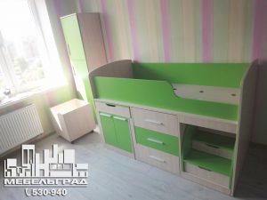 Детские кровати с местом для хранения вещей Мебель для детской комнаты: двух-ярусная кровать и стол. салатовая с белым