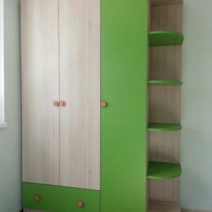 Мебель для детской комнаты: шкаф с открытыми полками