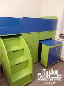 Детские кровати с местом для хранения вещей Мебель для детской комнаты: двух-ярусная кровать, стол, шкаф