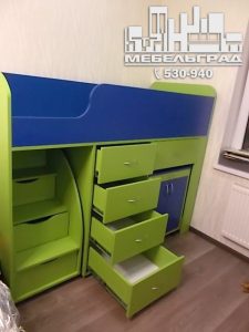Мебель для детской комнаты: двух-ярусная кровать, стол, шкаф