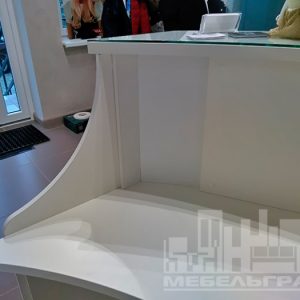 Офисная мебель на заказ в Калининграде рецепция на заказ стойка администратора