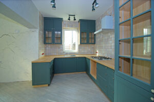 Кухня в английском стиле Темно-зеленая кухня на заказ Кухни Калининград купить кухню в Калининграде