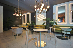 Мебель в кафе Калининград Мебель для кафе Витрины Торговое оборудование