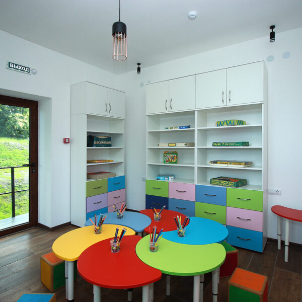 Детская комната в музее Мебель для детских садов и школ