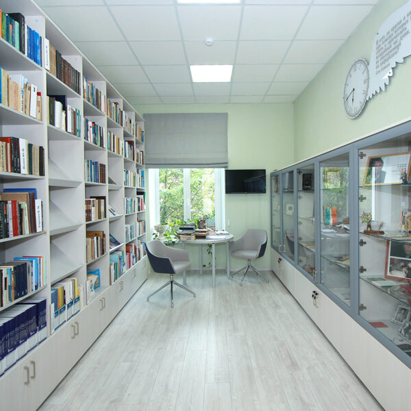Мебель в библиотеку Стеллажи Витрины Картотеки Офисная мебель в Калининграде